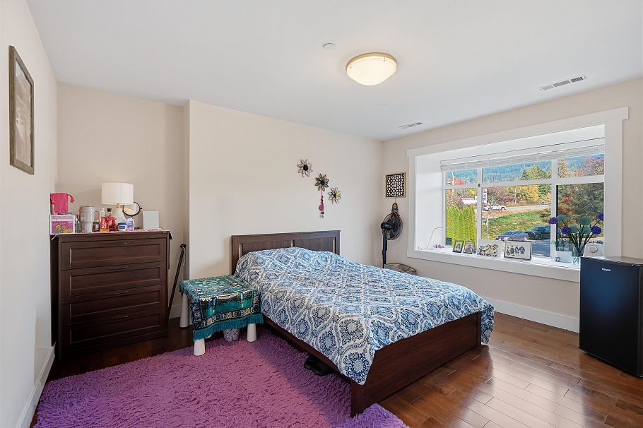 631 W 24th Close North Vancouver, BC - 21