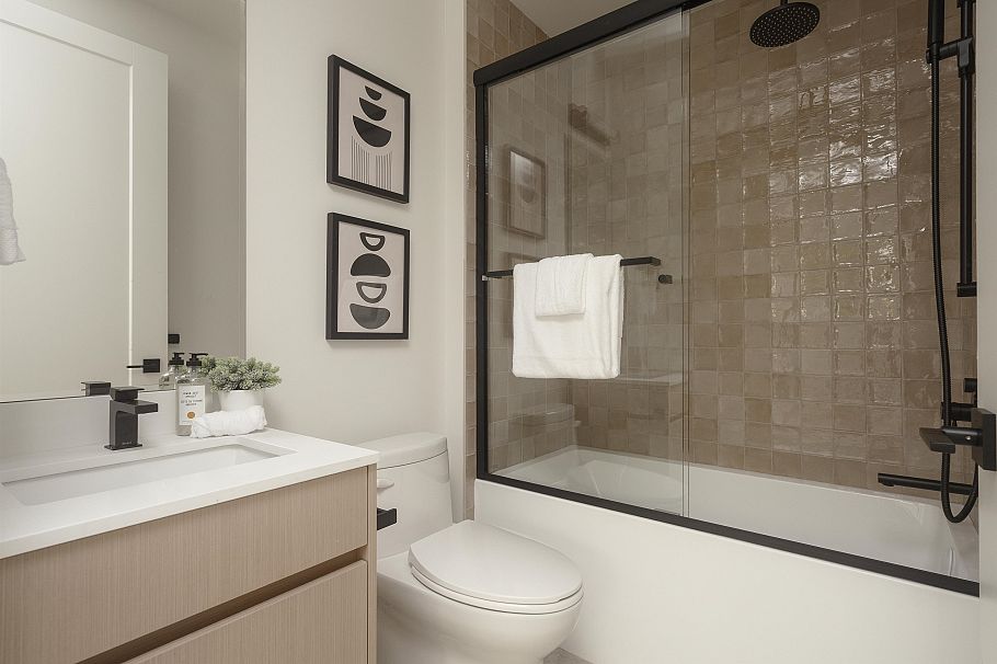 1 1376 E 11th Avenue Vancouver, BC - 17
