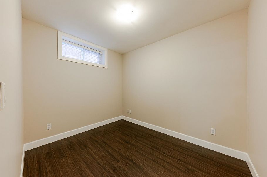 5506 College Street Vancouver, BC - 18