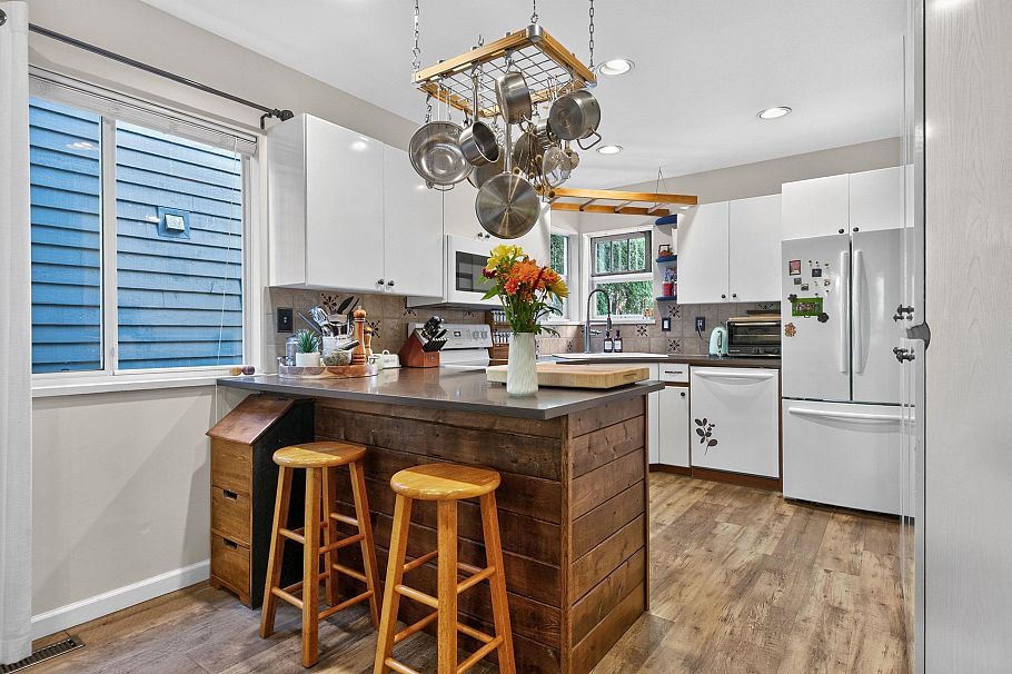 1150 Beaufort Road North Vancouver, BC - 19