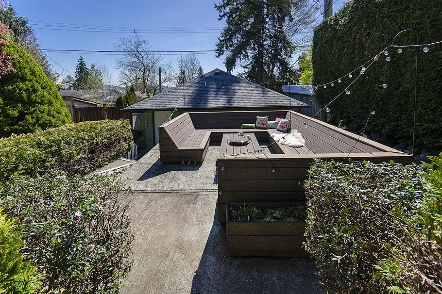 1075 Adderley Street North Vancouver, BC - 31