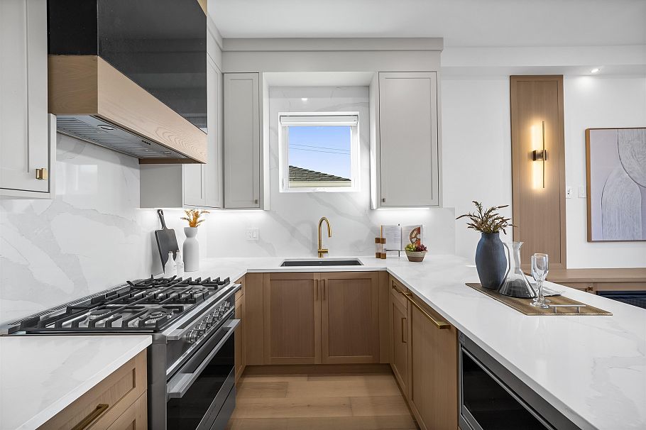 2712 Kitchener Street Vancouver, BC - 4