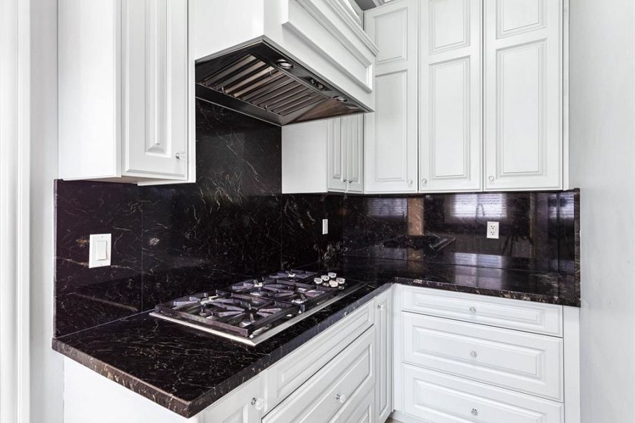 3587 W 38th Avenue Vancouver, BC - 22