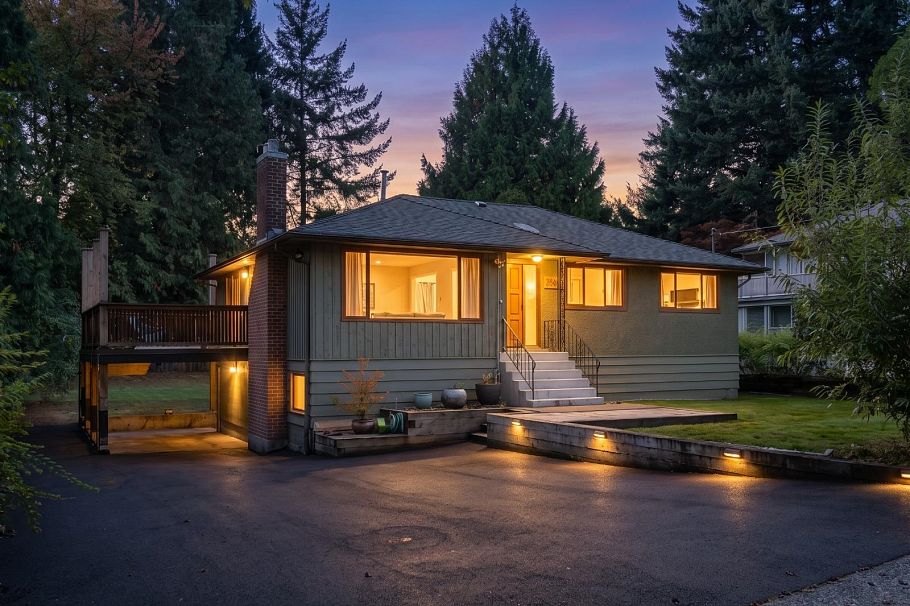 1561 Merlynn Crescent North Vancouver, BC - 1