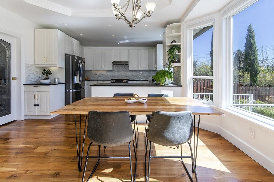 1075 Adderley Street North Vancouver, BC - 10