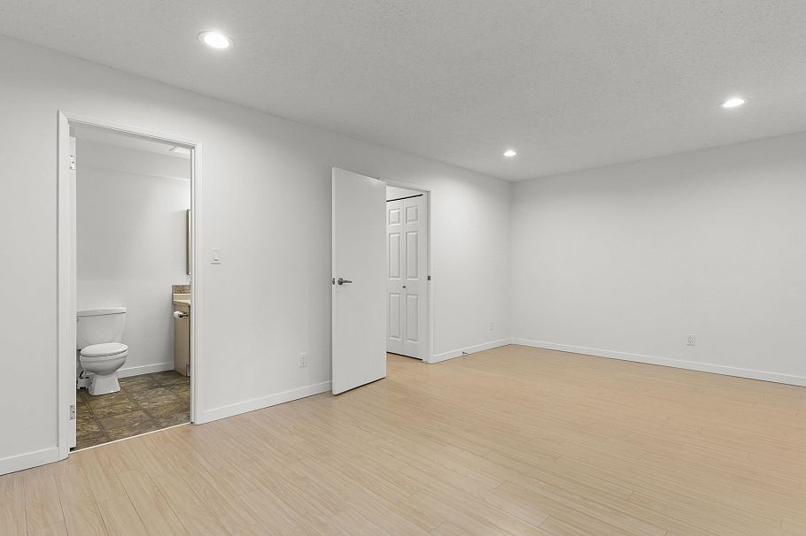 1996 Purcell Way North Vancouver, BC - 22