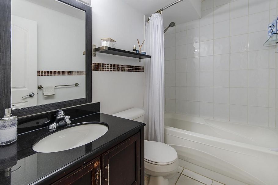 1075 Adderley Street North Vancouver, BC - 27