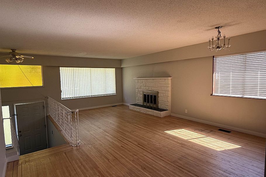3466 E 2nd Avenue Vancouver, BC - 2