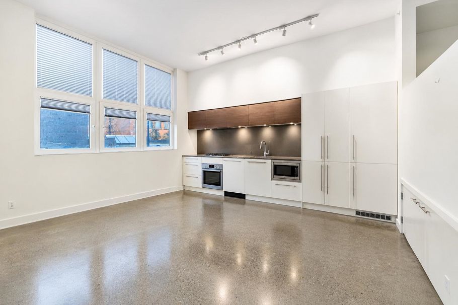 208 150 E Cordova Street Vancouver, BC - 3