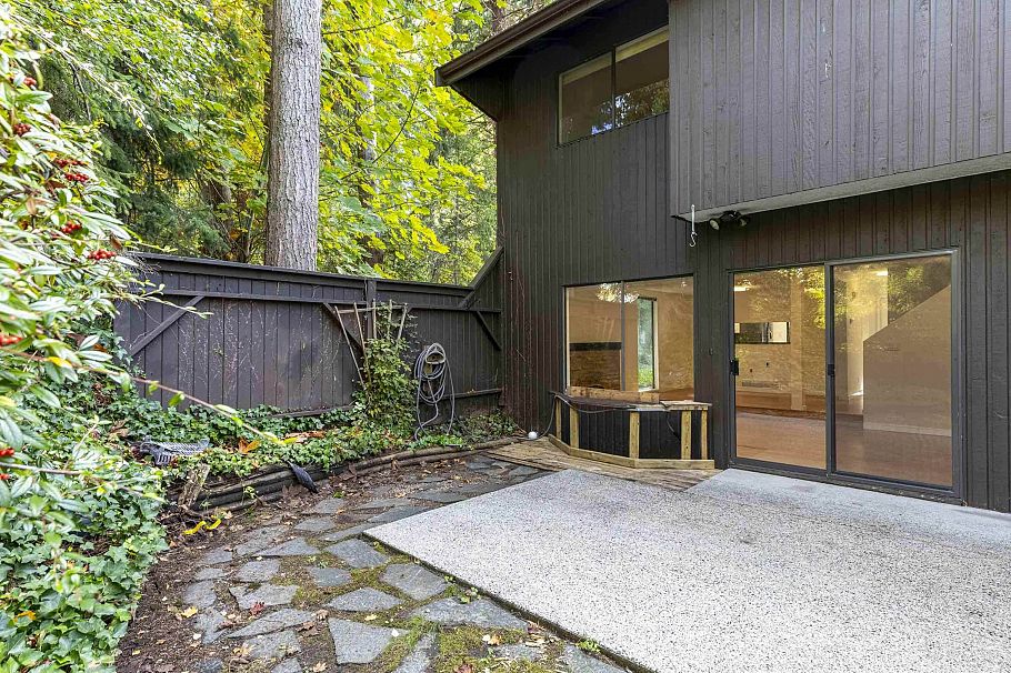 1996 Purcell Way North Vancouver, BC - 35
