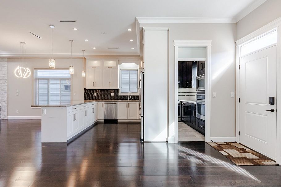 5506 College Street Vancouver, BC - 14