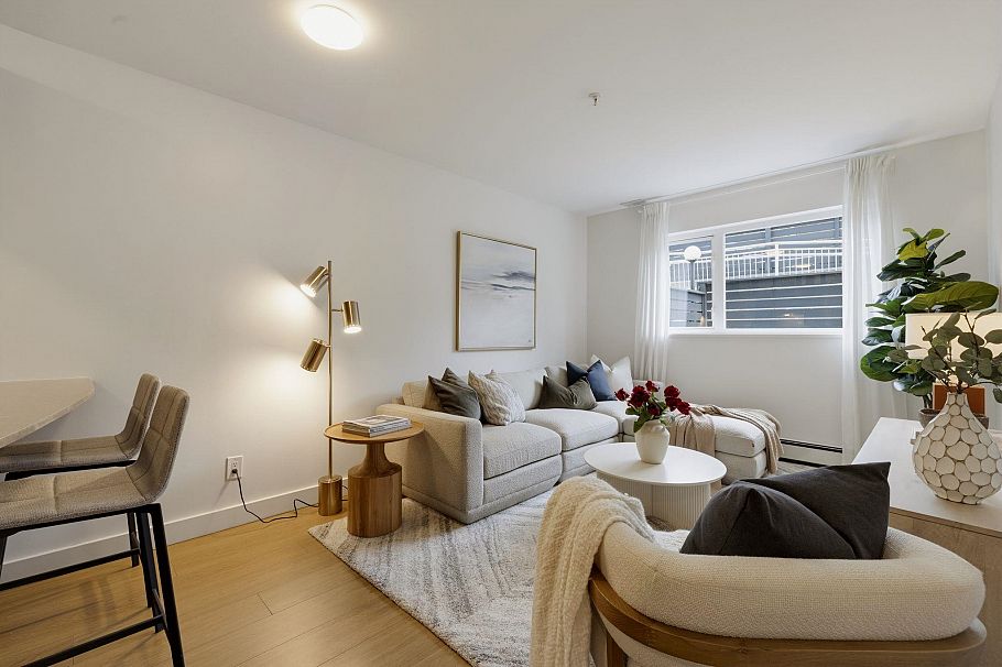 106 33 N Templeton Drive Vancouver, BC - 5