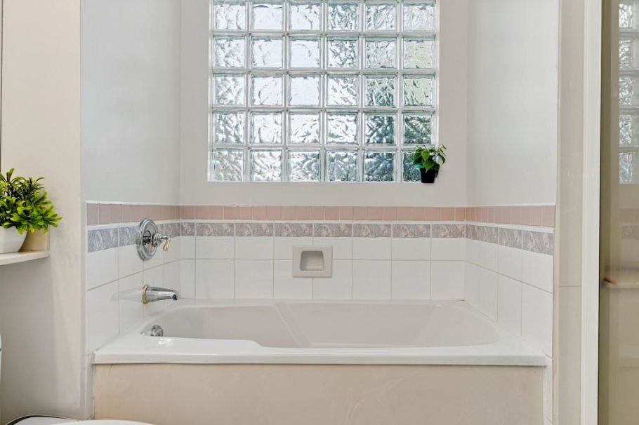 308 1150 Lynn Valley Road North Vancouver, BC - 18