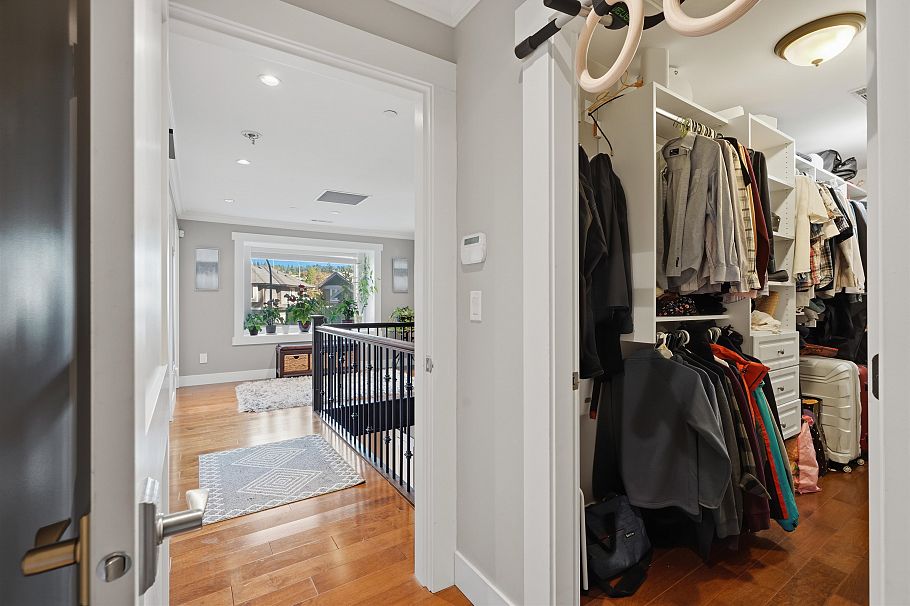 631 W 24th Close North Vancouver, BC - 25