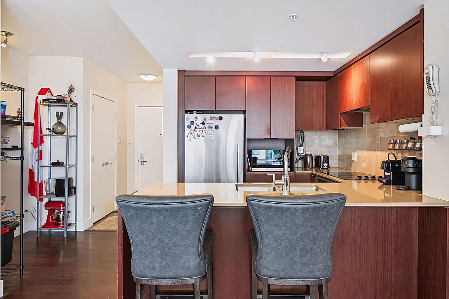 1307 158 W 13th Street North Vancouver, BC - 25