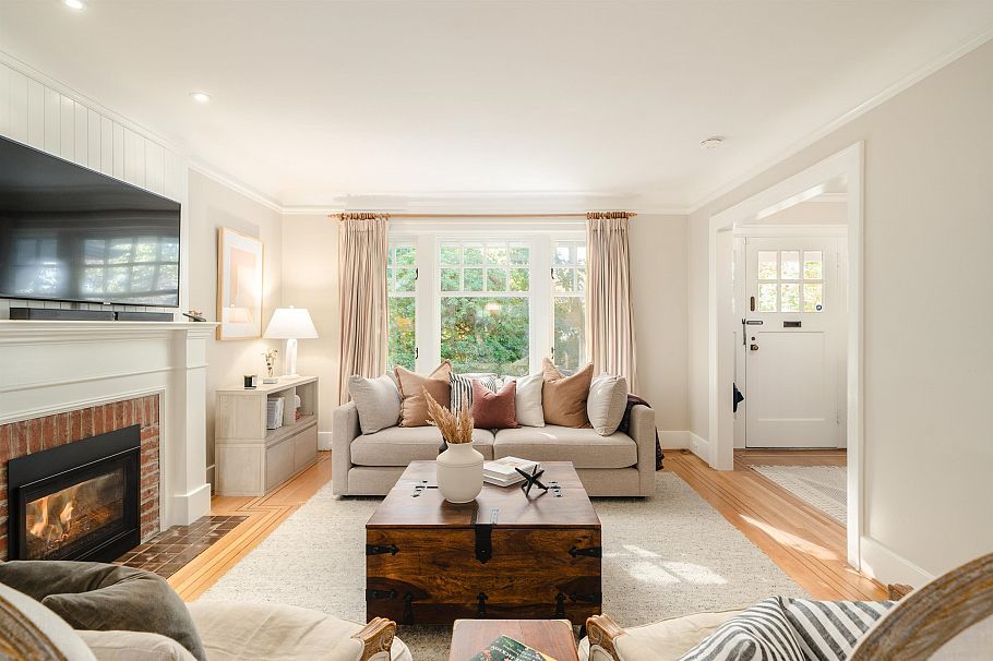 3811 W 26th Avenue Vancouver, BC - 3