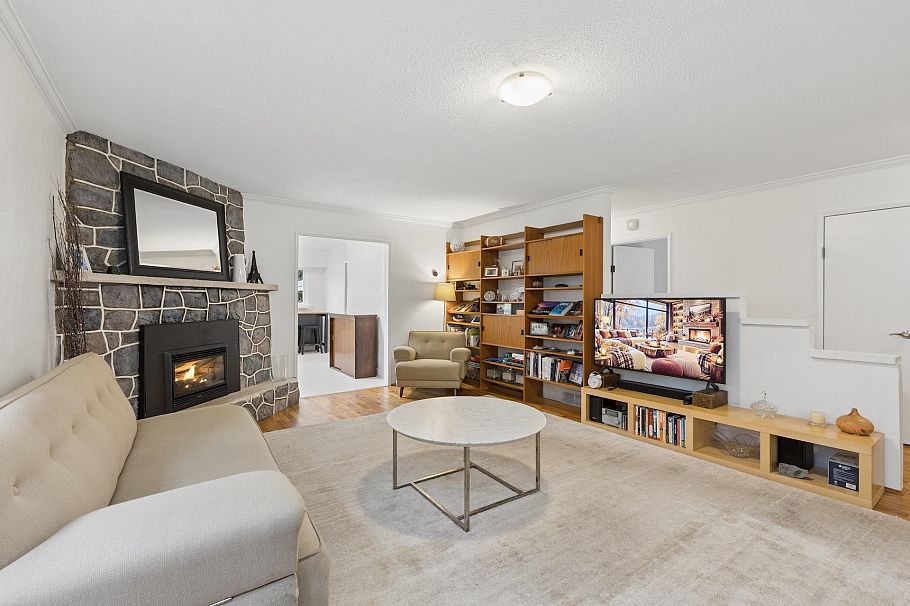 331 E 24th Street North Vancouver, BC - 5