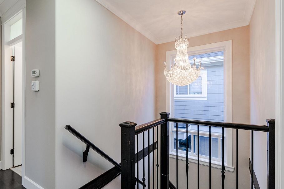5506 College Street Vancouver, BC - 33