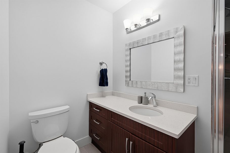 631 W 24th Close North Vancouver, BC - 35