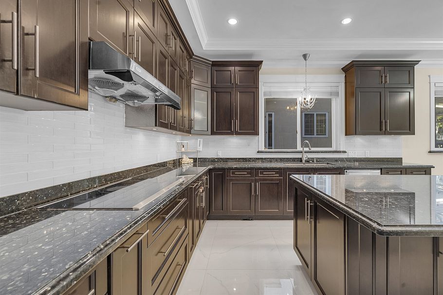 6830 Vivian Street Vancouver, BC - 13