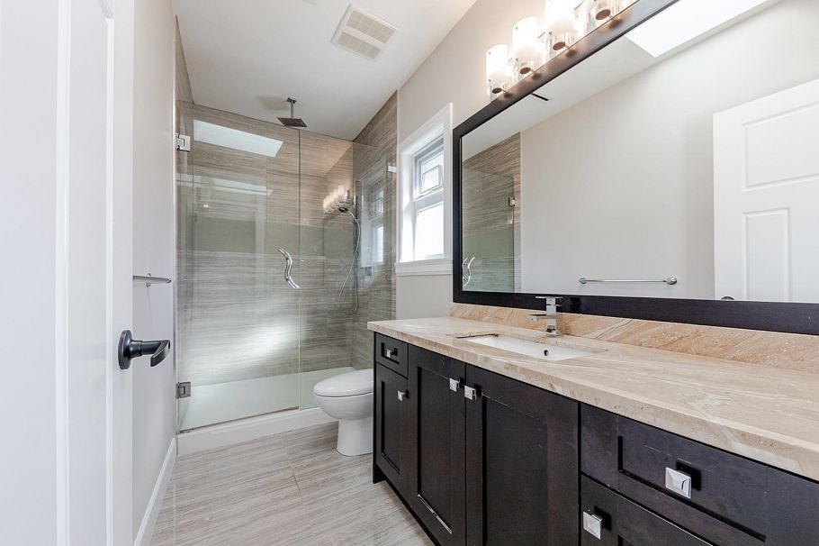 5506 College Street Vancouver, BC - 35