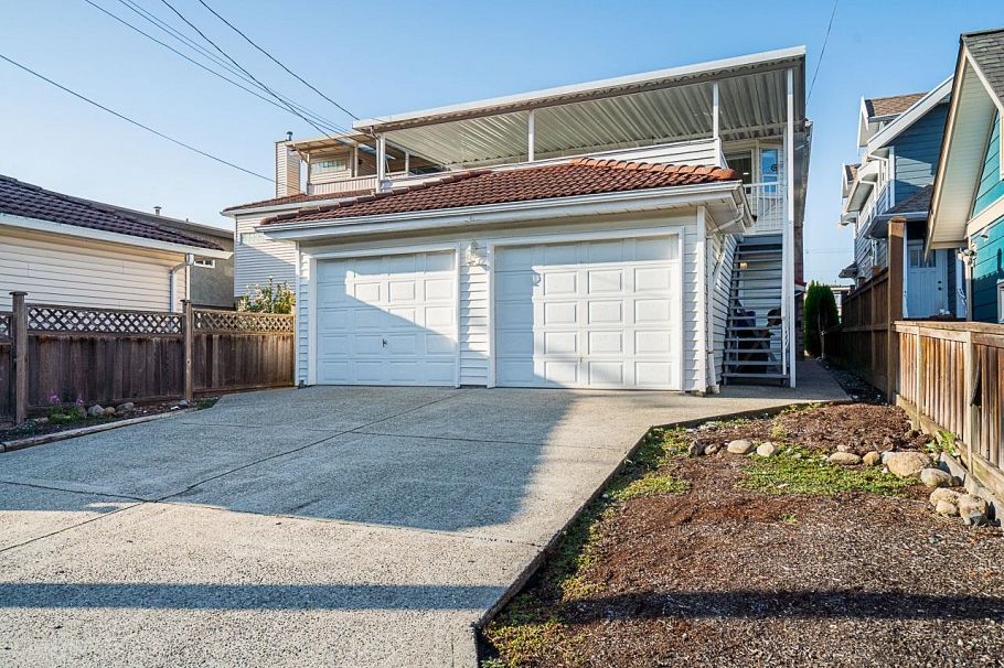 2692 E 46th Avenue Vancouver, BC - 38