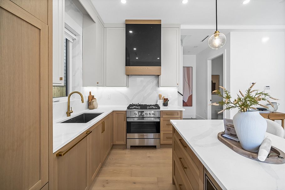 2 2710 Kitchener Street Vancouver, BC - 8