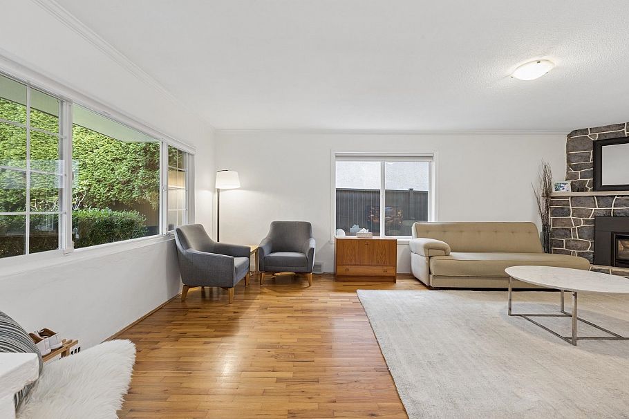 331 E 24th Street North Vancouver, BC - 6