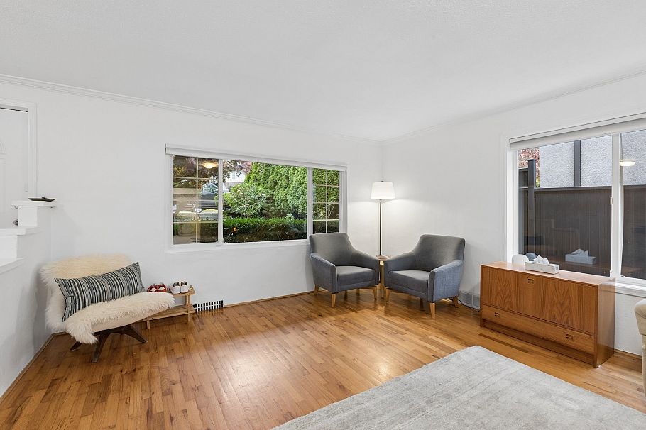 331 E 24th Street North Vancouver, BC - 8