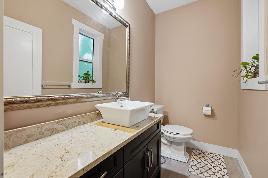 631 W 24th Close North Vancouver, BC - 10