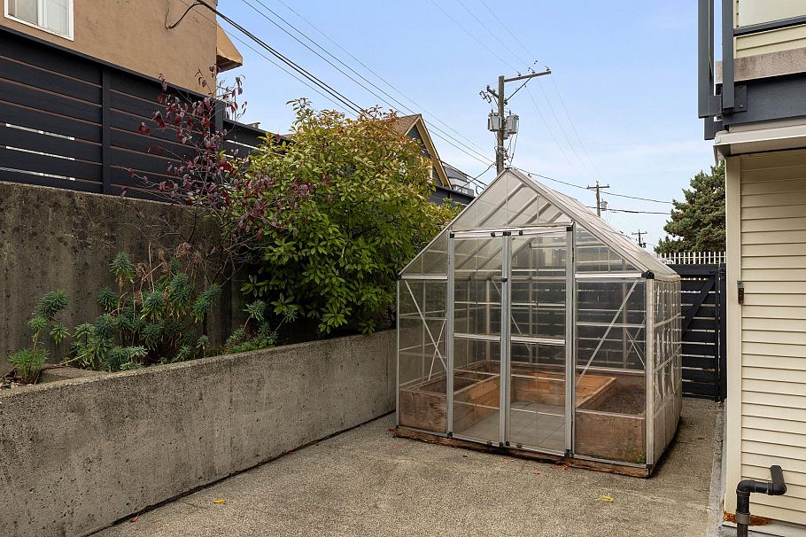 106 33 N Templeton Drive Vancouver, BC - 21