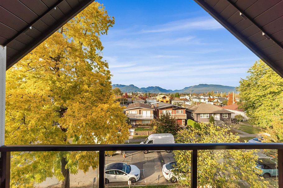 2 2710 Kitchener Street Vancouver, BC - 22