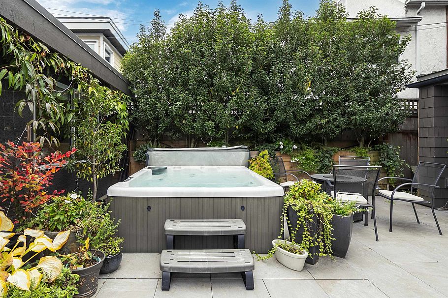 2505 Adanac Street Vancouver, BC - 17