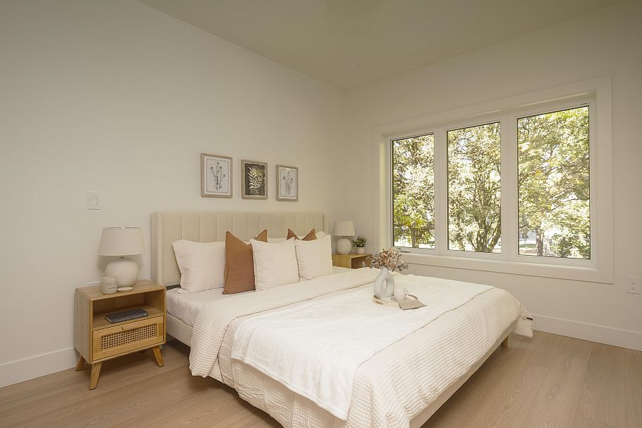 1 1376 E 11th Avenue Vancouver, BC - 12