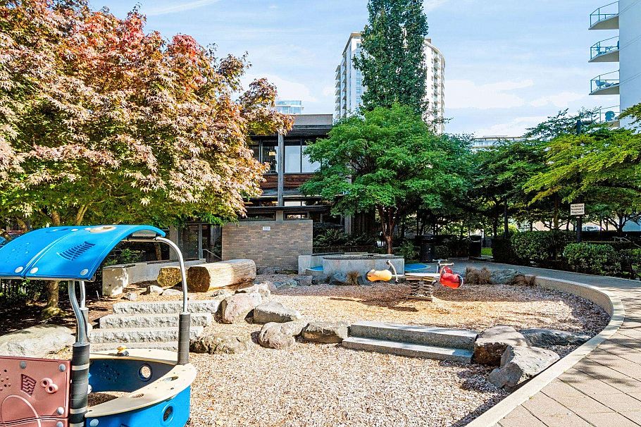 1307 158 W 13th Street North Vancouver, BC - 16
