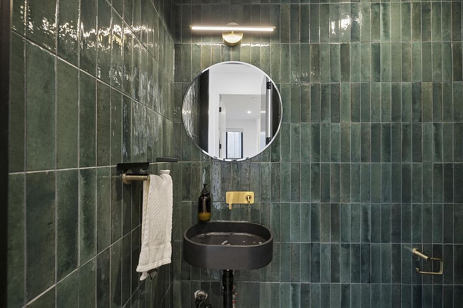 366 W 25th Street North Vancouver, BC - 30