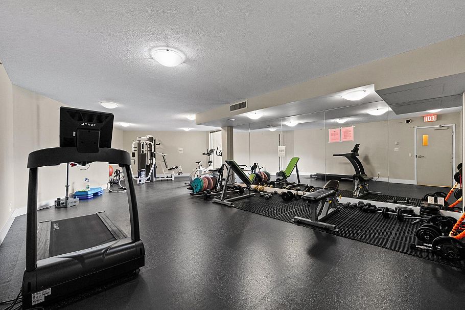 220 3663 Crowley Drive Vancouver, BC - 21