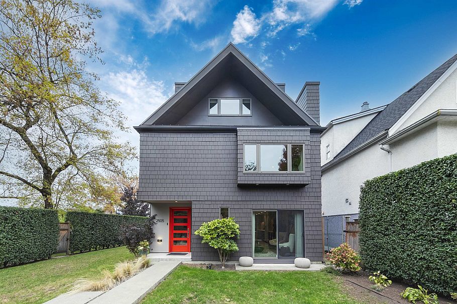 2505 Adanac Street Vancouver, BC - 1