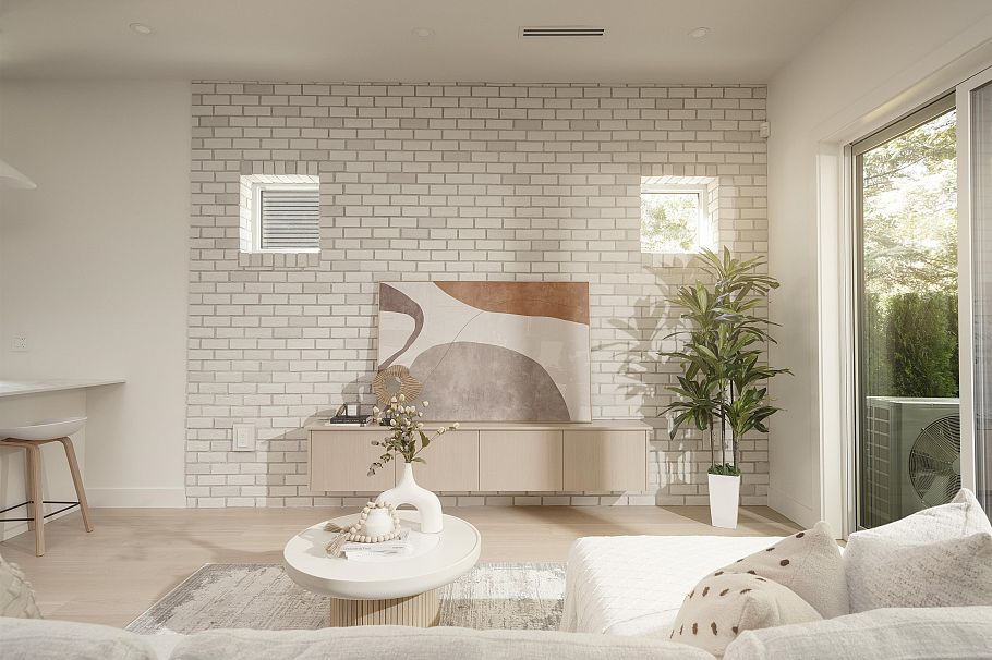 1 1376 E 11th Avenue Vancouver, BC - 3