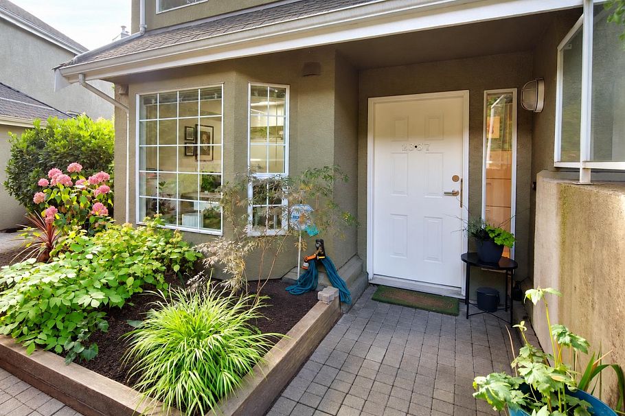 2337 Quayside Court Vancouver, BC - 1