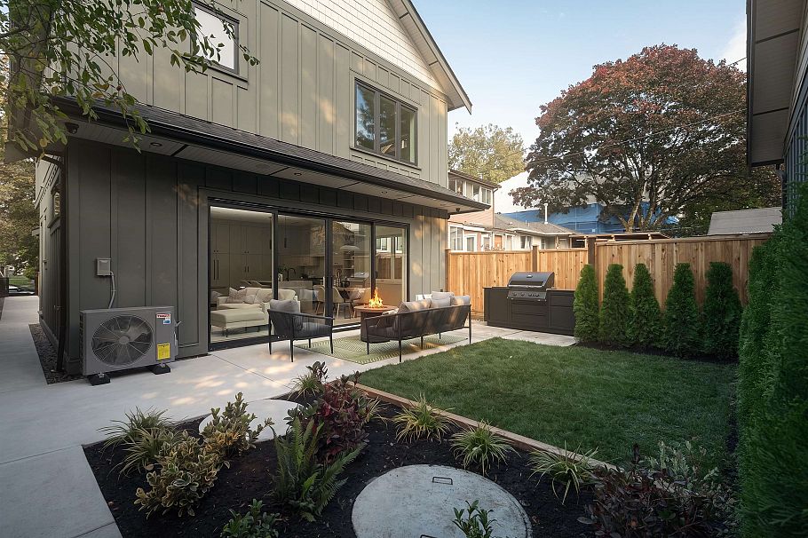 2 1376 E 11th Avenue Vancouver, BC - 23