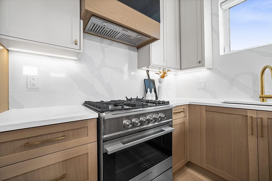 2712 Kitchener Street Vancouver, BC - 5
