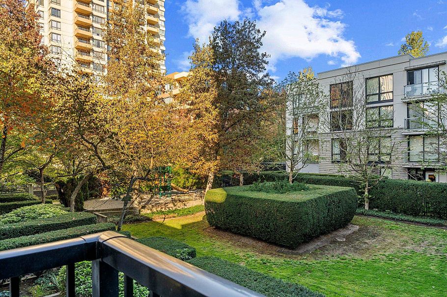 220 3663 Crowley Drive Vancouver, BC - 19
