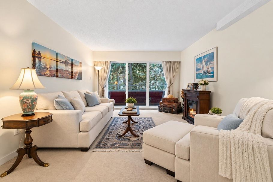 206 250 W 1st Street North Vancouver, BC - 1