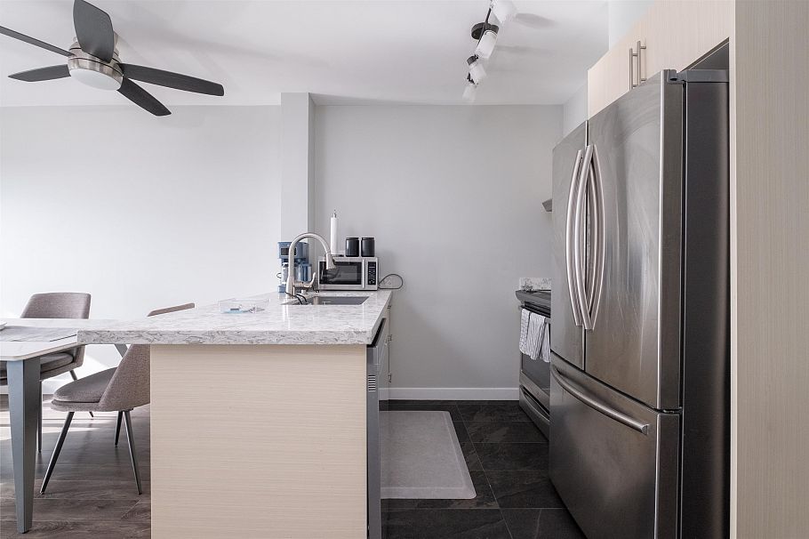 2505 1189 Howe Street Vancouver, BC - 2