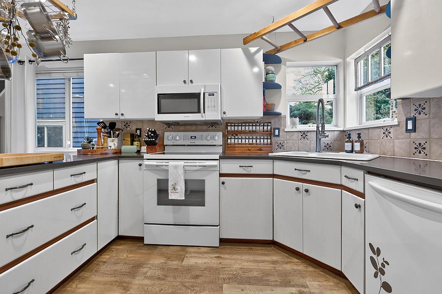 1150 Beaufort Road North Vancouver, BC - 20