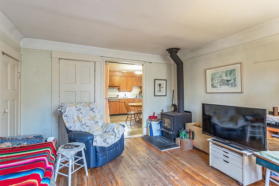 2582 W 6th Avenue Vancouver, BC - 25