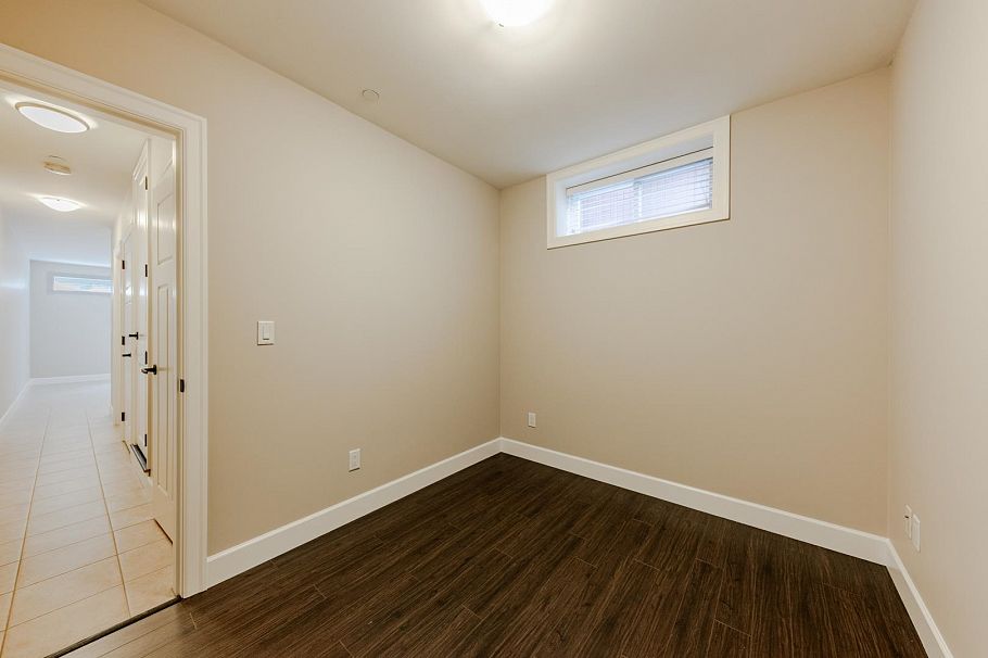 5506 College Street Vancouver, BC - 19