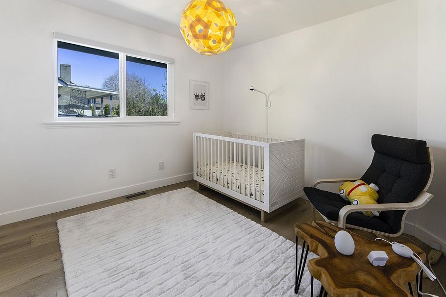 1075 Adderley Street North Vancouver, BC - 17