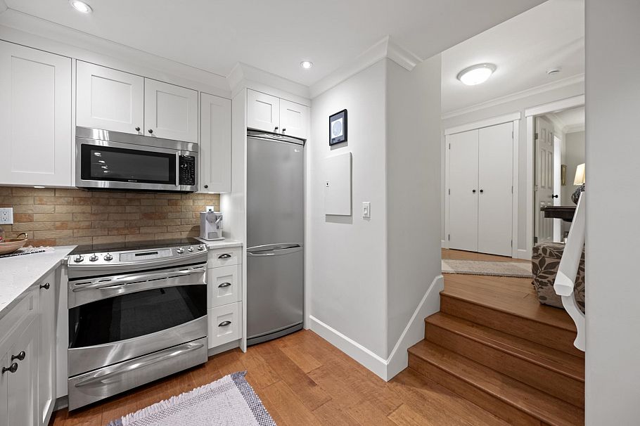 102 828 Gilford Street Vancouver, BC - 9